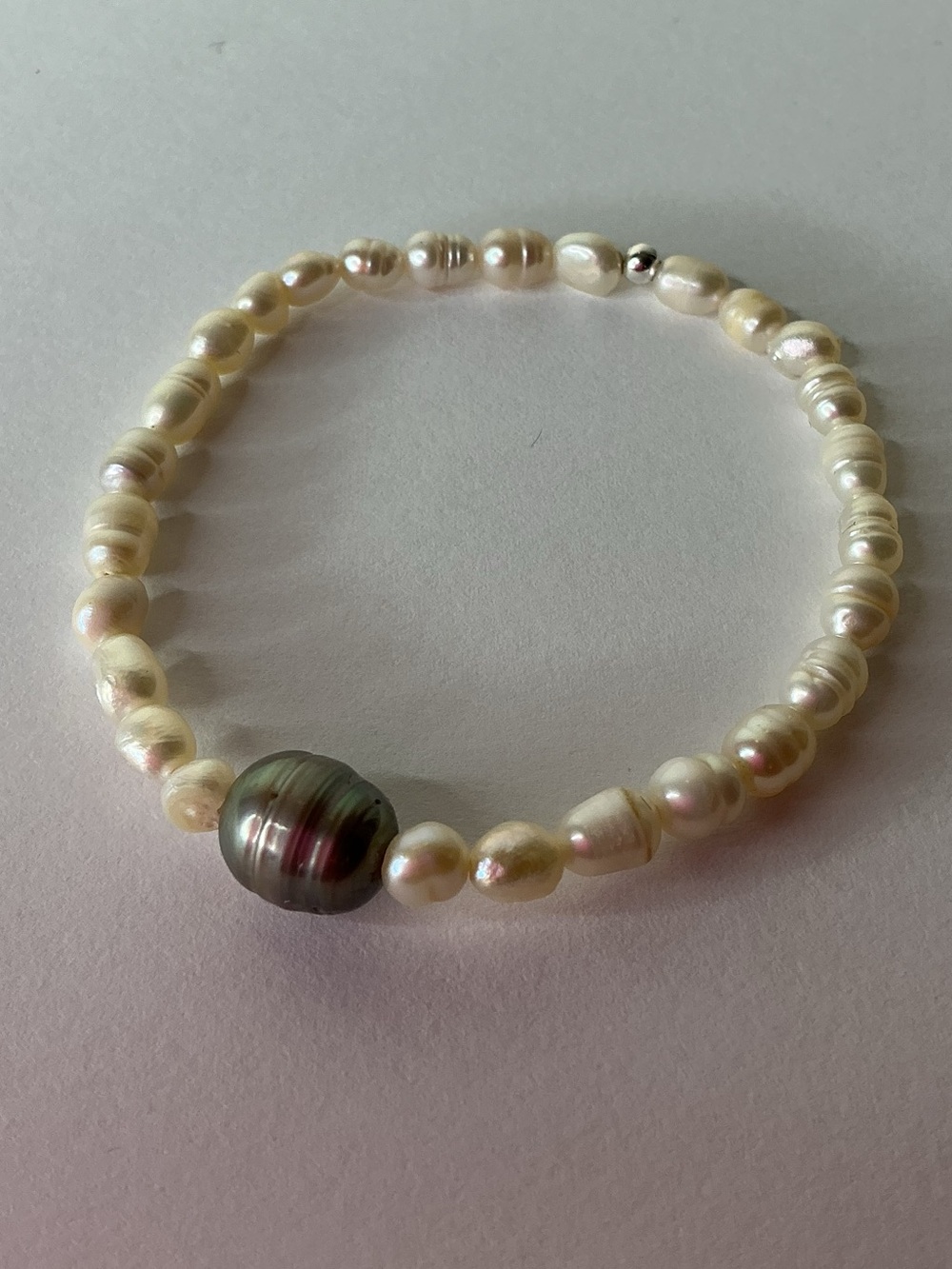 Cream Freshwater Pearl Bracelet with Single Iridescent Accent
